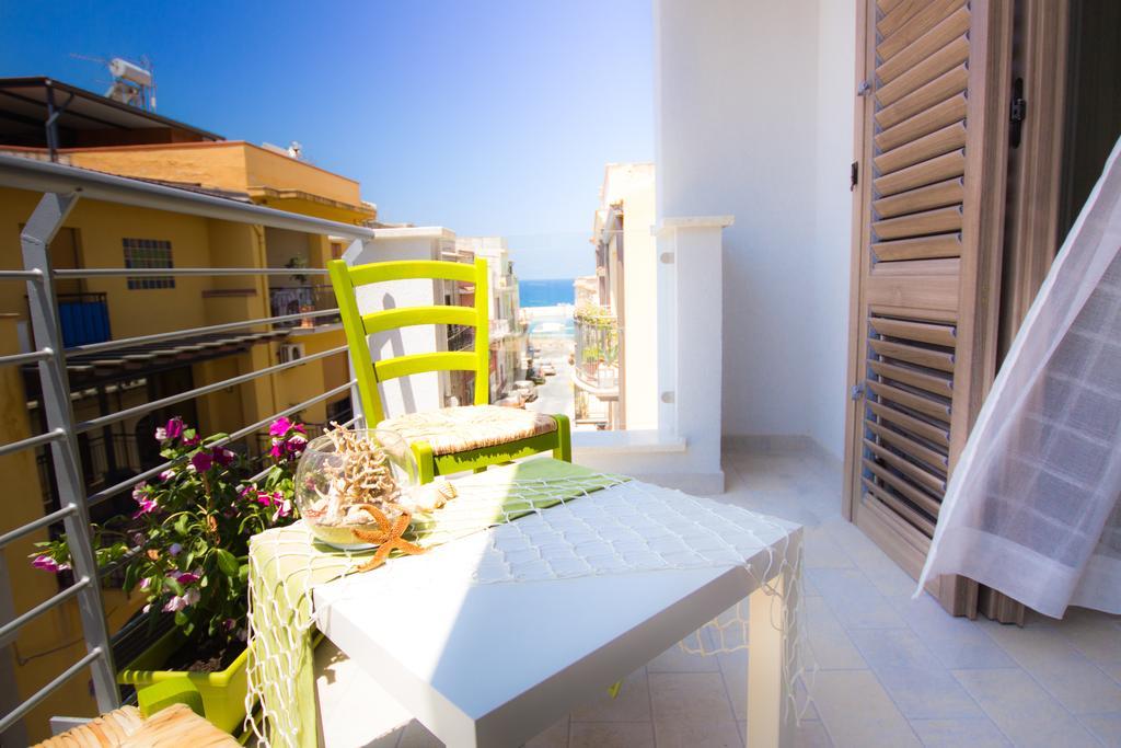 Bed and Breakfast Stanze Del Mare Balestrate Habitación foto