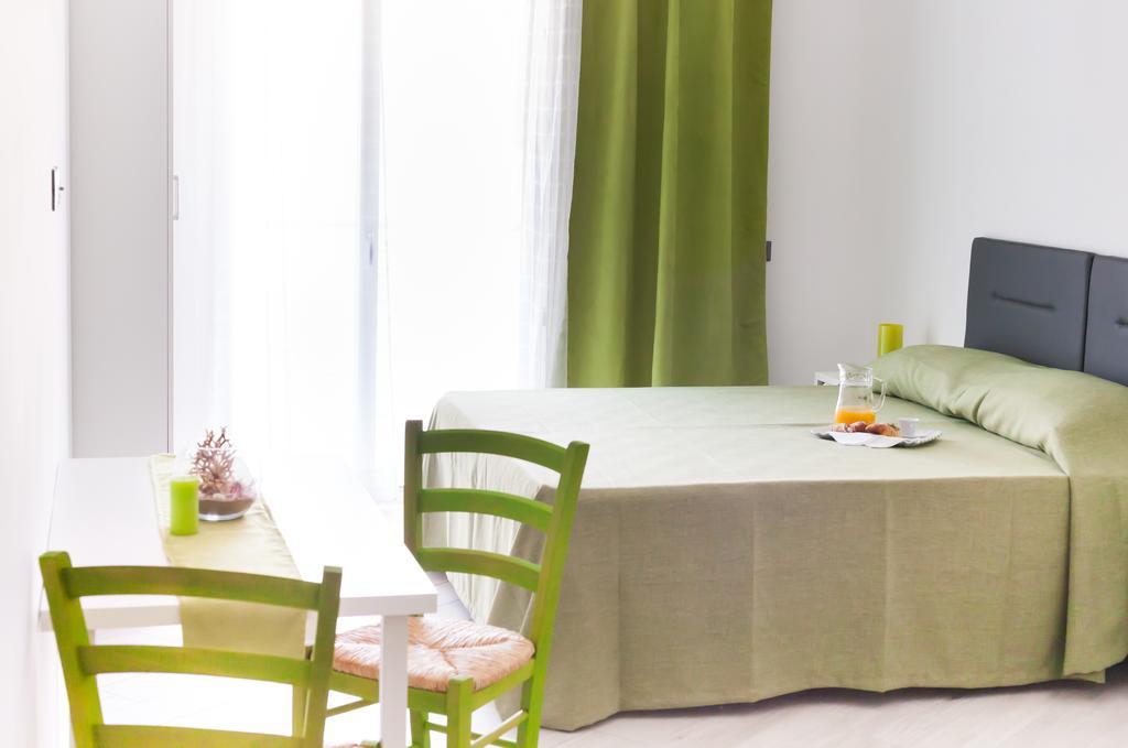 Bed and Breakfast Stanze Del Mare Balestrate Habitación foto